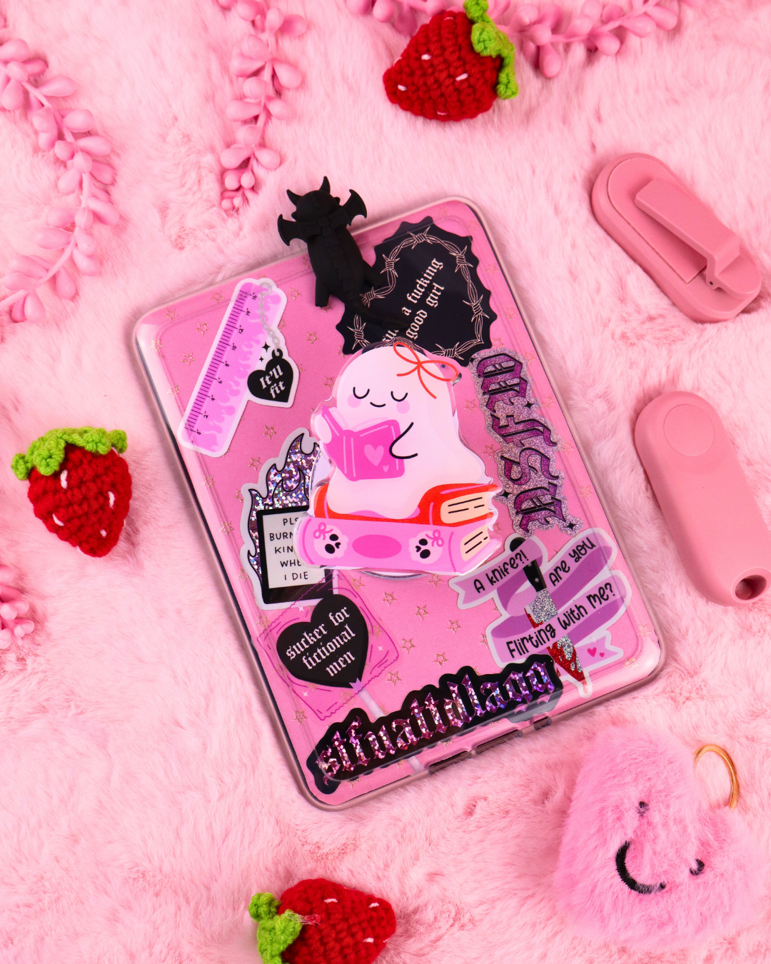cute kindle and kobo grip for book lovers, booktok, bookstagram, e-reader grip, ghost pop grip, cute bookish gift, kindle decoration, kindle accessories, halloween, spooky, ghost grip