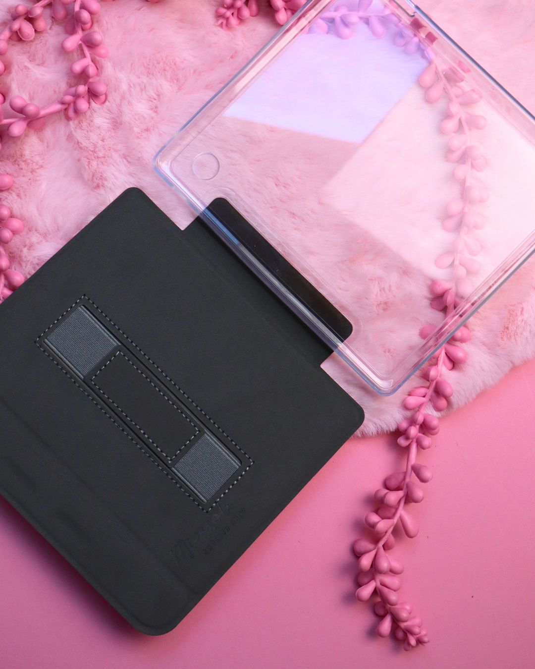 romantasy book club kindle and kobo case, pink and red, cute bookish aesthetics, fourth wing, acotar, Sarah j maas, booktok, bookish gift, ereader gift, e-reader accessories, clear case
