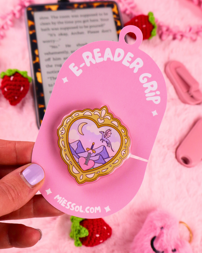 Romantasy reads grip, dragons and swords, shadow daddy book club, rhysand, xaden riorson, kingfisher, acotar, fourth wing, quicksilver bookish merch kindle grip, romantasy readers, romantasy accessories, kindle decor, cute gift for booklovers