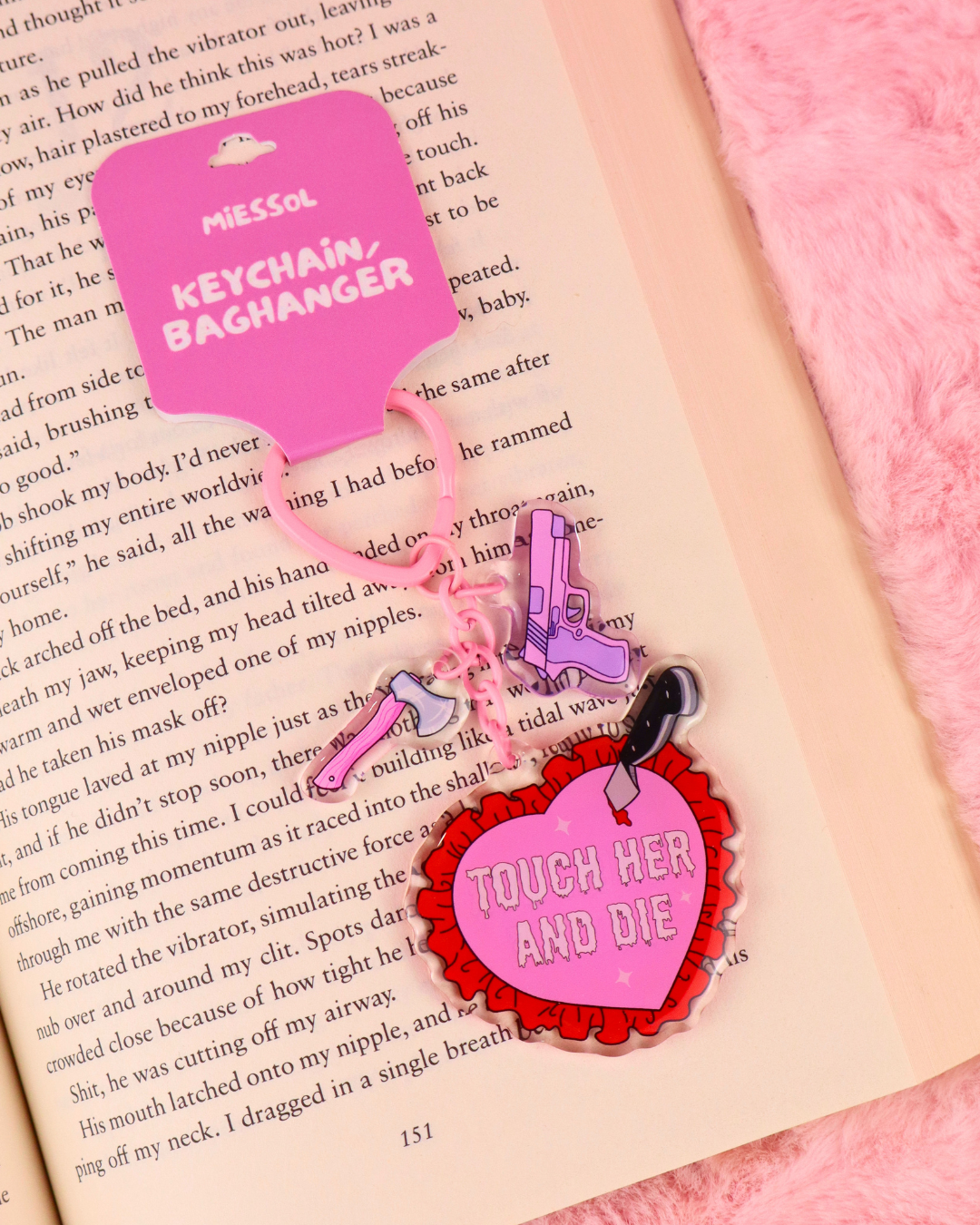 Pink Touch Her and Die dark romance keychain with heart-shaped hardware and three bookish charms, perfect for bags, keys and book sleeves.